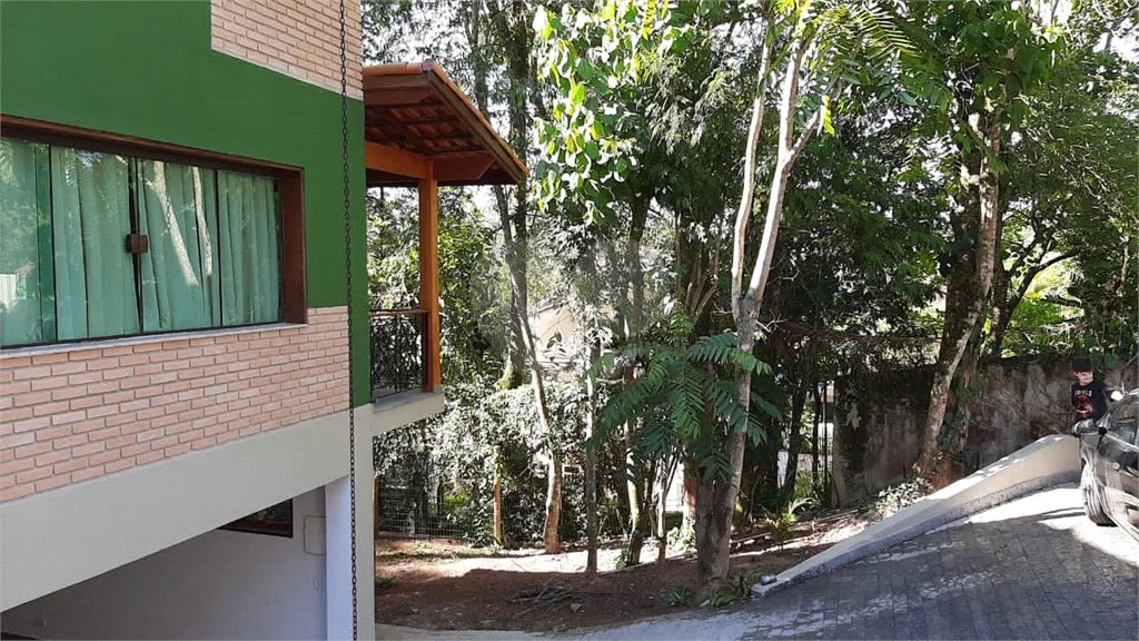 Casa à venda ou para alugar com 5 quartos, sendo 4 suítes, no condomínio Associação Reserva das Hortênsias, Mairiporã - SP