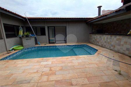 Casa à venda com 2 suítes em Vila Oliveira, Itapetininga, SP