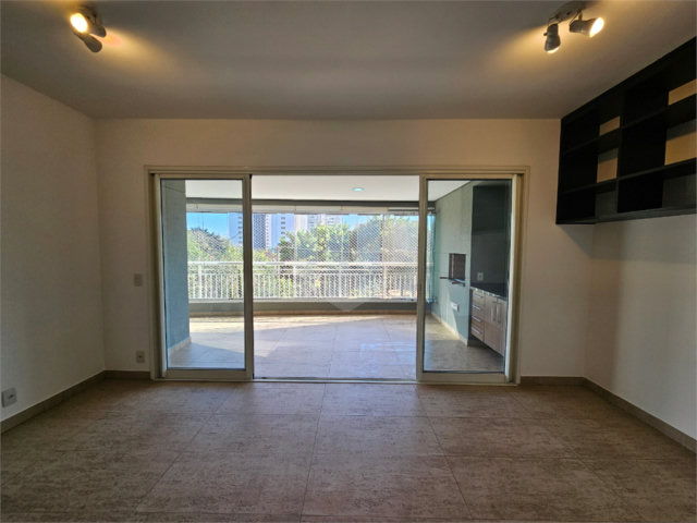 Apartamento à venda com 3 quartos, sendo 1 suíte,  em Chácara Santo Antônio (zona Sul), São Paulo, SP