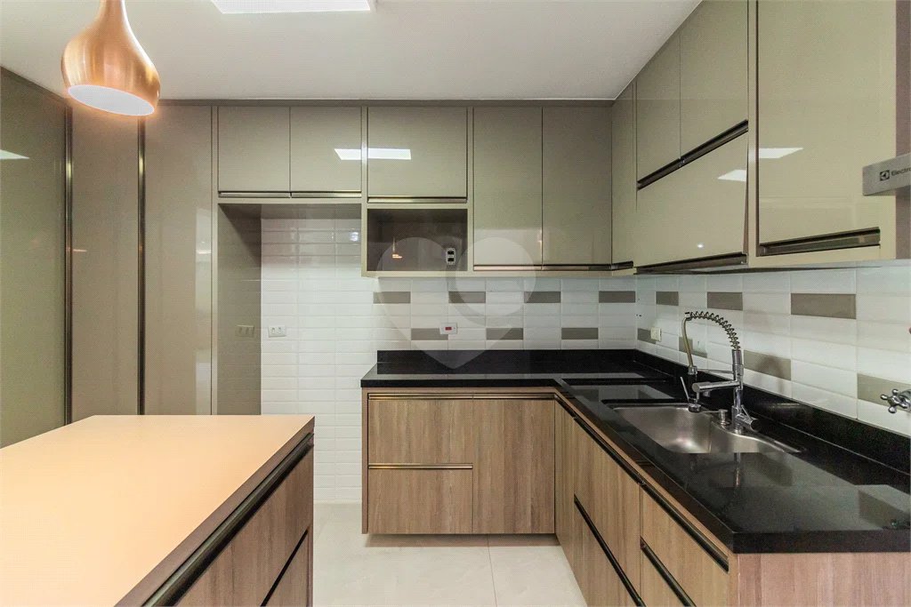 Casa à venda com 3 quartos, sendo 2 suítes,  no condomínio Sagres, São Paulo - SP