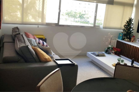 Apartamento à venda com 3 quartos, sendo 1 suíte, em Moema, São Paulo, SP