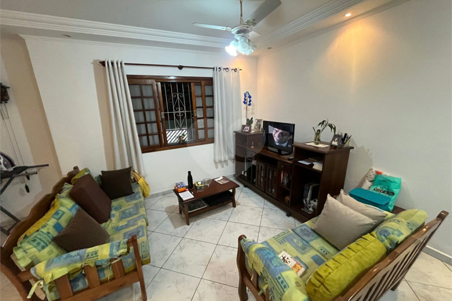 Sobrado à venda com 3 quartos, sendo 1 suíte, em Vila Irmãos Arnoni, São Paulo, SP