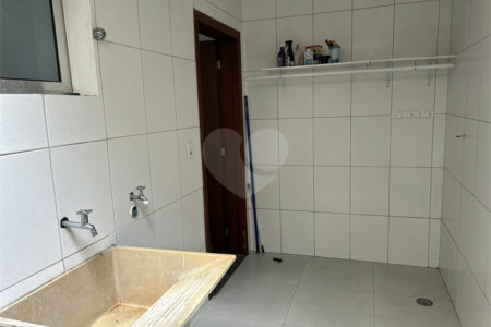 Apartamento à venda com 3 quartos, sendo 1 suíte,  em Vila Lavínia, Mogi das Cruzes, SP