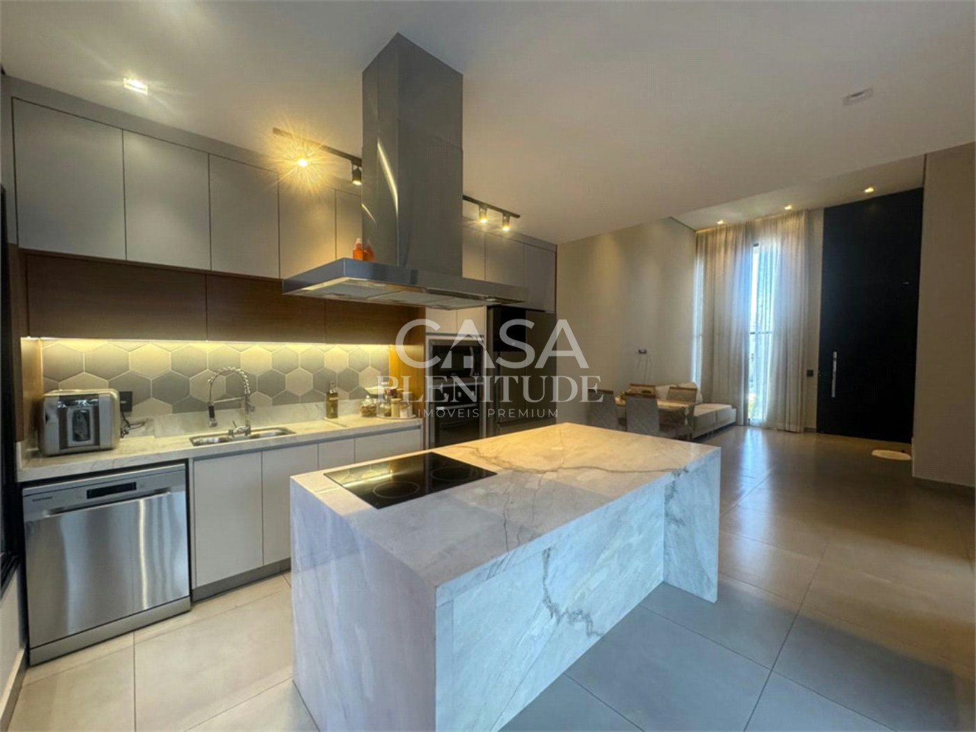 Casa em condomínio à venda com 3 quartos, sendo 1 suíte, em Wanel Ville, Sorocaba, SP