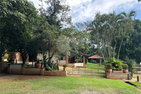 Casa à venda com 4 quartos, sendo 2 suítes,  no condomínio Chacara Marques, Santana de Parnaíba - SP
