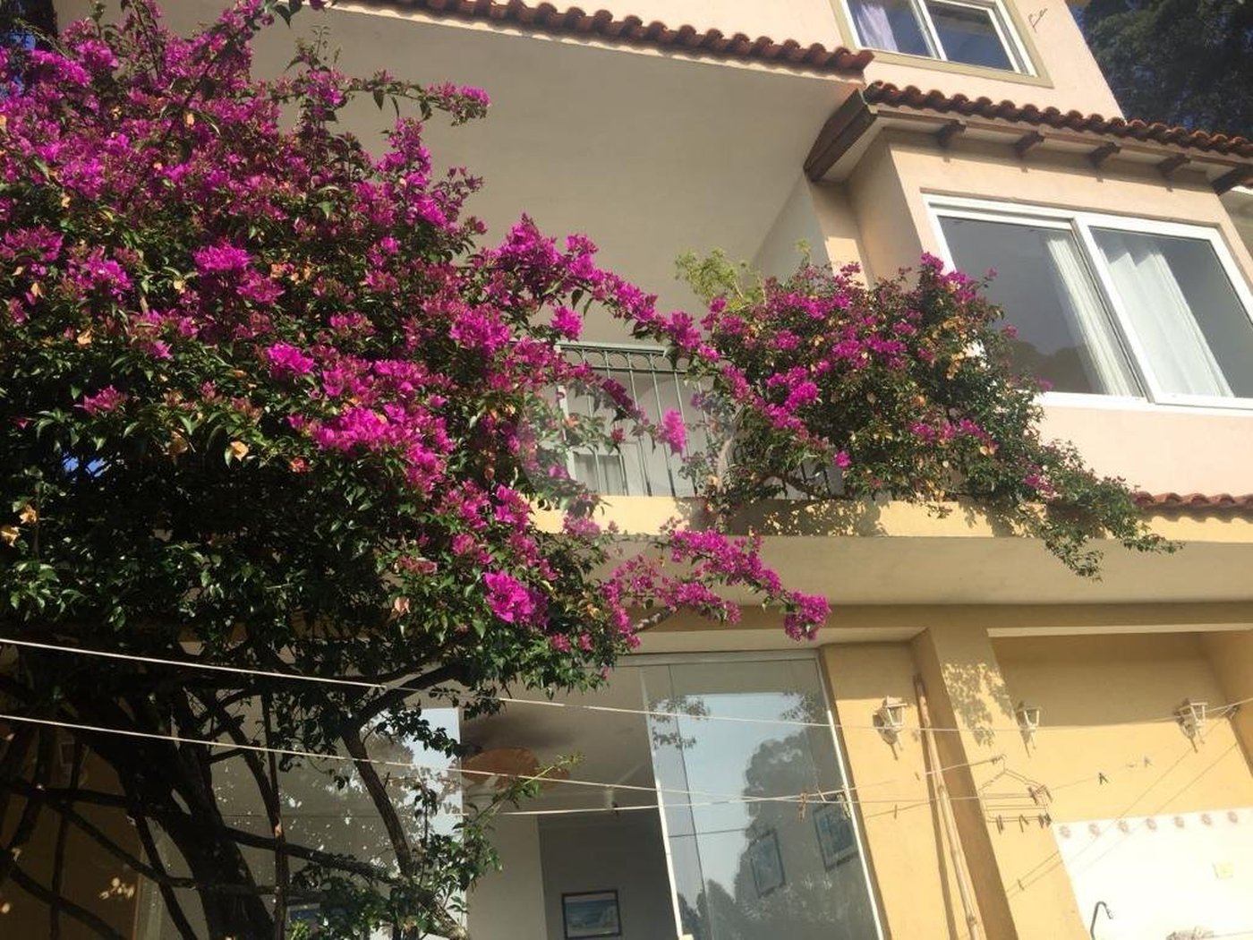 Casa à venda com 5 quartos, sendo 4 suítes, no condomínio Jardim Vitória Régia, São Paulo - SP