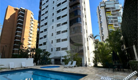Apartamento à venda com 3 quartos, sendo 1 suíte,  em Vila Andrade, São Paulo, SP
