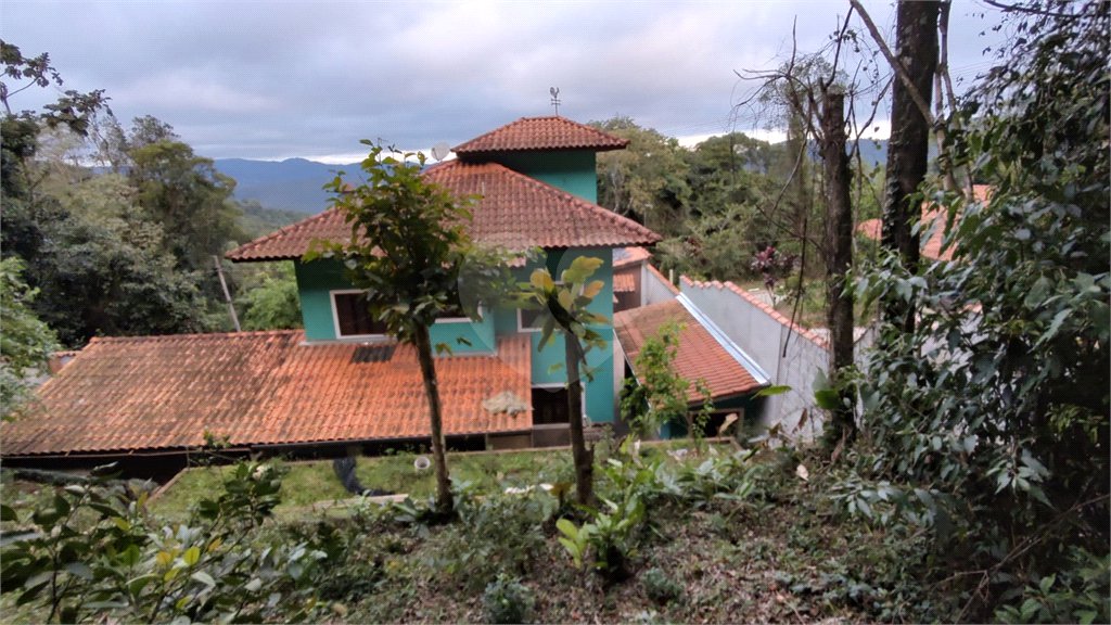 Casa à venda com 4 quartos, sendo 1 suíte, no condomínio Parque Suiça, Caieiras - SP