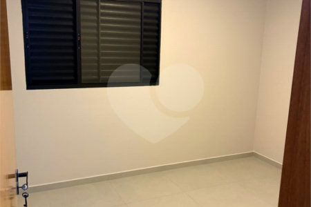 Casa no Conjunto Habitacional Dom Constantino á venda.