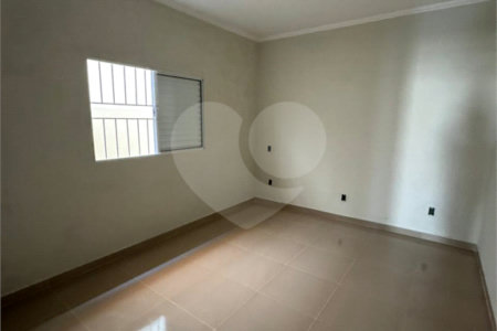 Casa com 02 Dormitórios á venda, em Cidade Aracy 2.