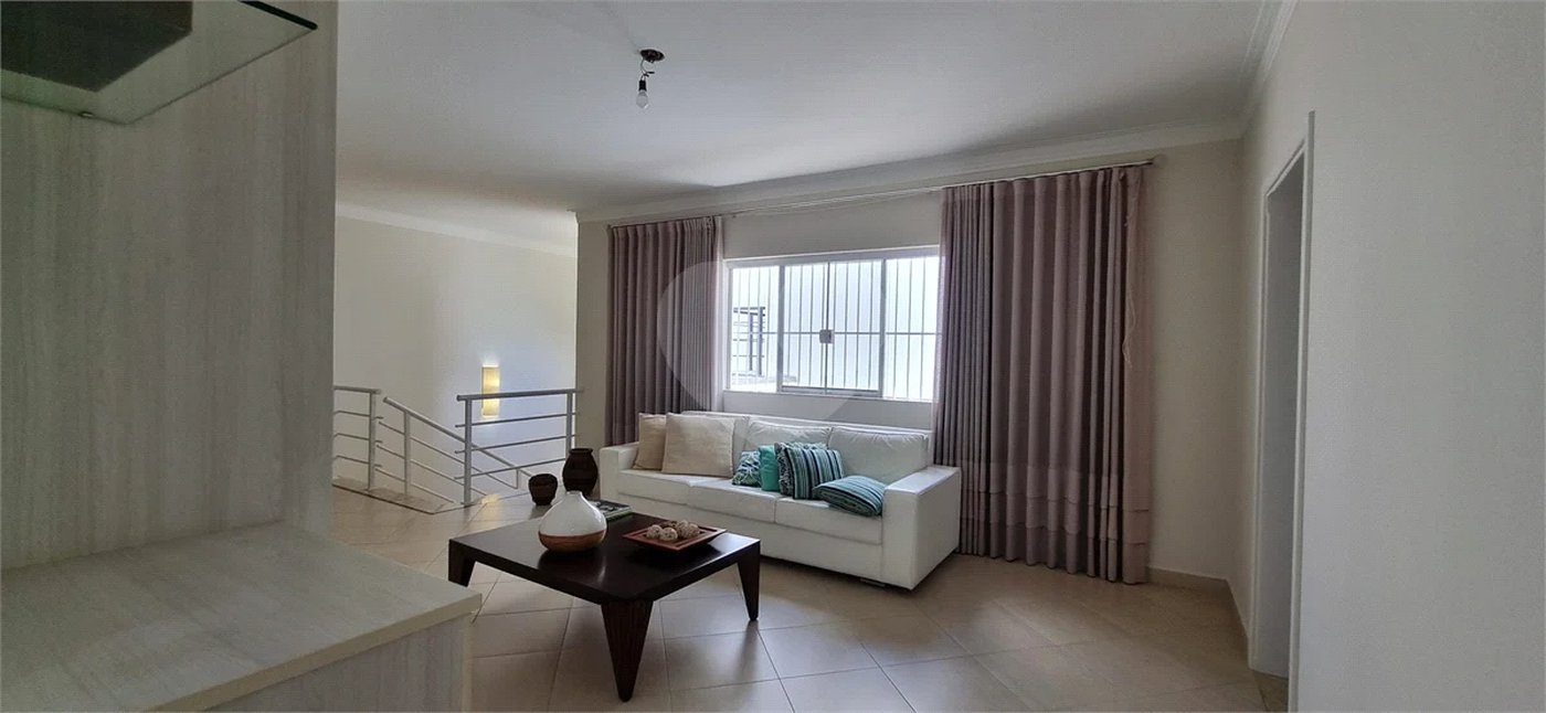 Lindo sobrado com 4 suites e piscina à venda, 365m², por R$ 2.450.000,00 no condomínio Villa Suiça, em Indaiatuba/SP.