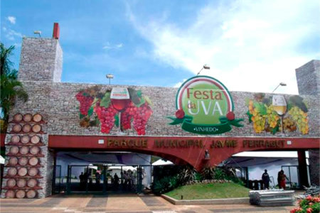 Casa à venda com 3 suítes no condomínio Campo de Toscana, Vinhedo - SP