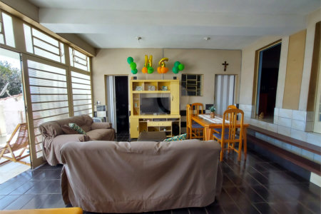 Casa à venda com 5 quartos, sendo 1 suíte, em Santa Claudina, Vinhedo, SP