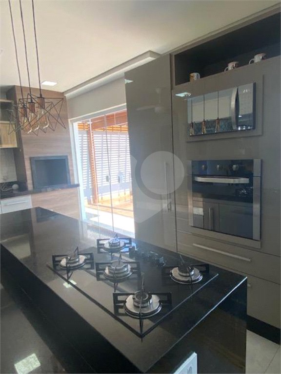Casa à venda com 3 suítes no condomínio Campos do Conde I, Paulínia - SP