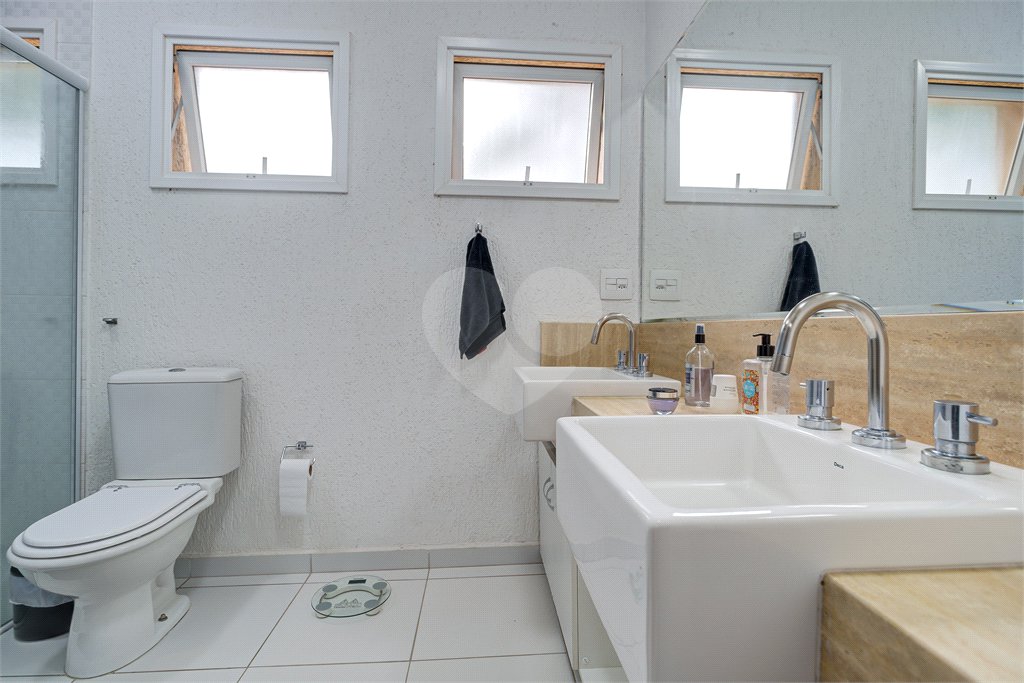 Sobrado à venda com 6 quartos, sendo 3 suítes, em Alto da Boa Vista, São Paulo, SP