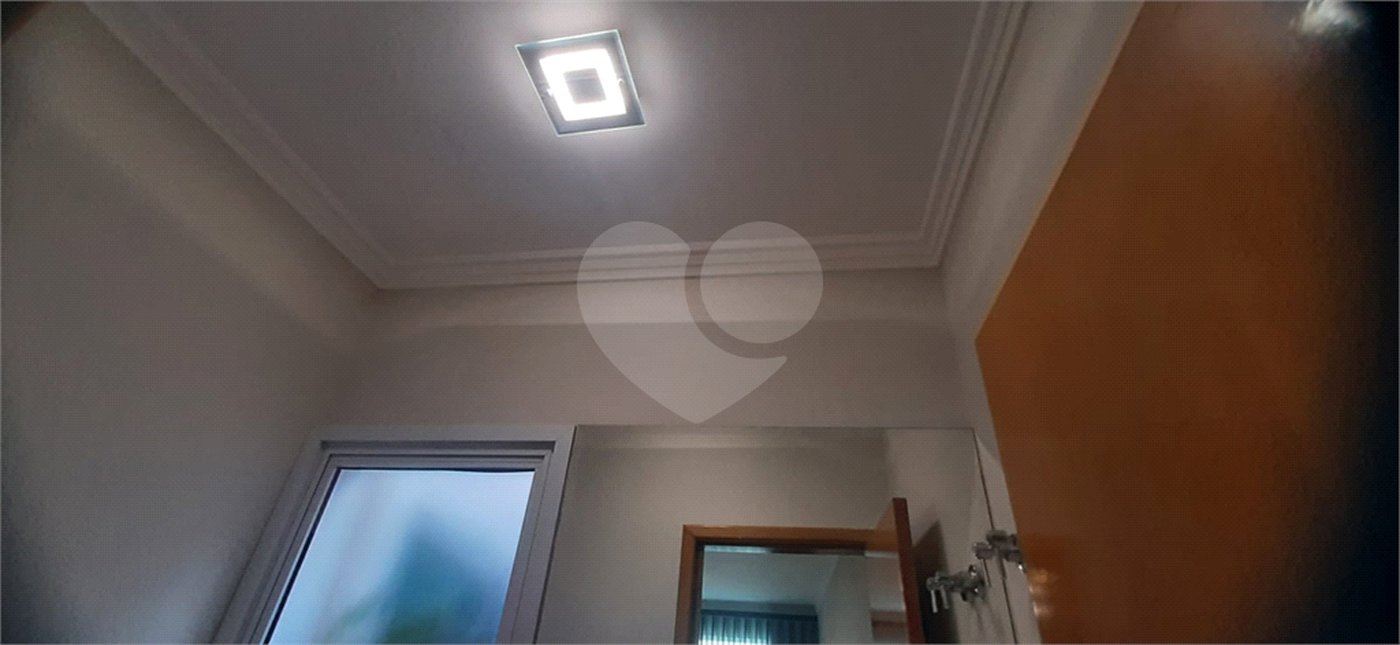 Casa à venda com 3 quartos, sendo 2 suítes, no condomínio Mário Araújo, São Paulo - SP