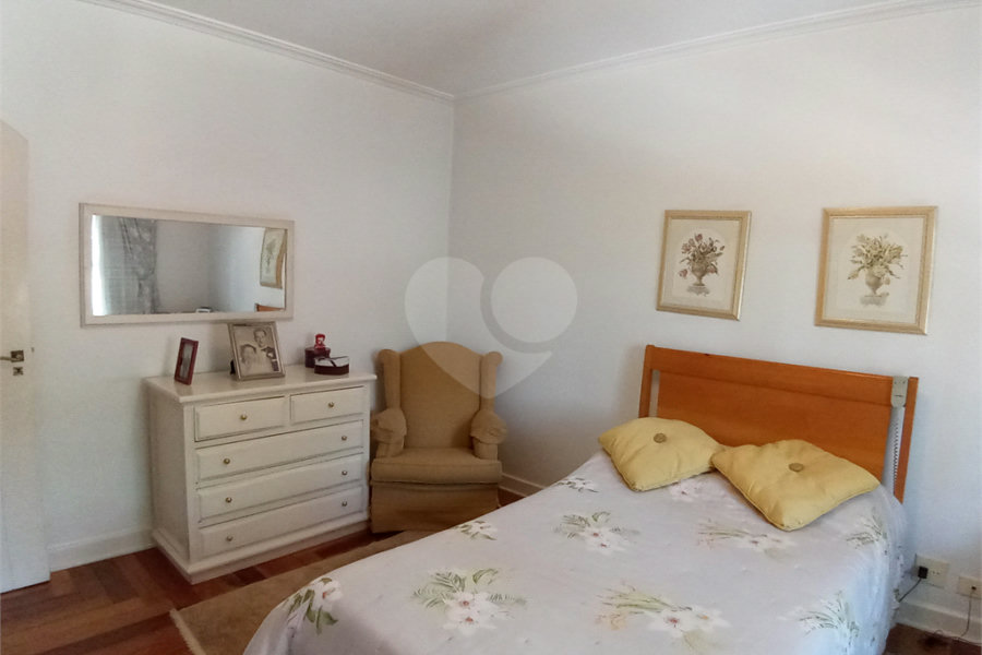 Sobrado à venda com 5 quartos, sendo 3 suítes,  em Jardim São Bento, São Paulo, SP