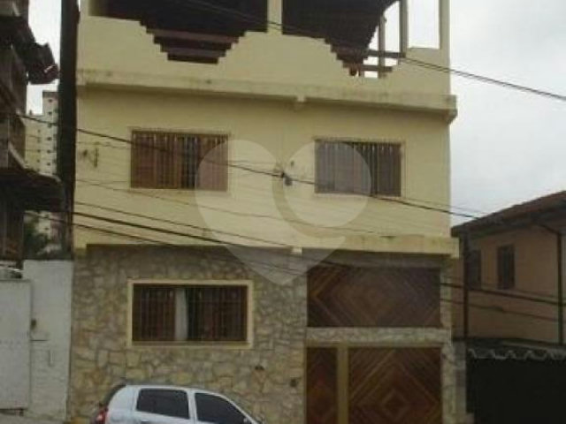 Sobrado à venda ou para alugar com 3 quartos, sendo 2 suítes,  em Santana, São Paulo, SP