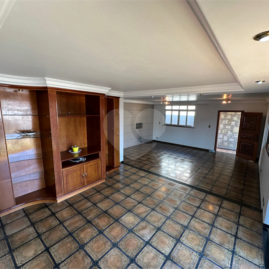 Casa à Venda no Bosque da Saúde com 271m², 3 Dormitórios, 1 Suíte e 4 Vagas