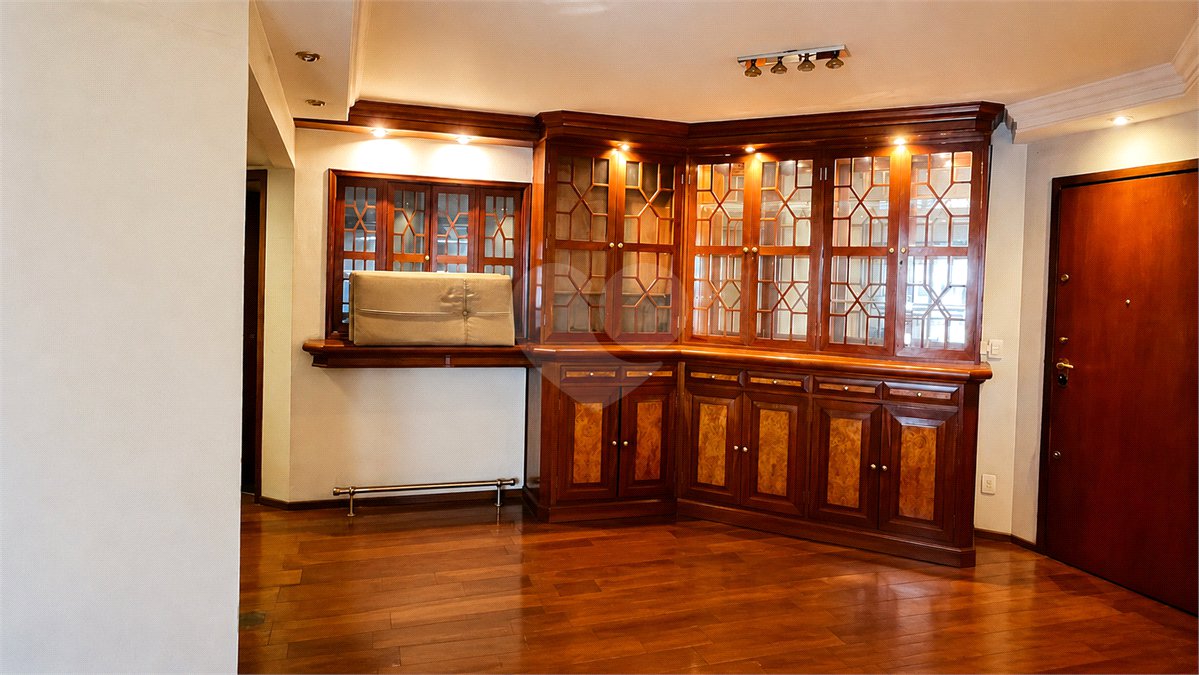 Apartamento à venda com 4 quartos, sendo 1 suíte, em Moema, São Paulo, SP