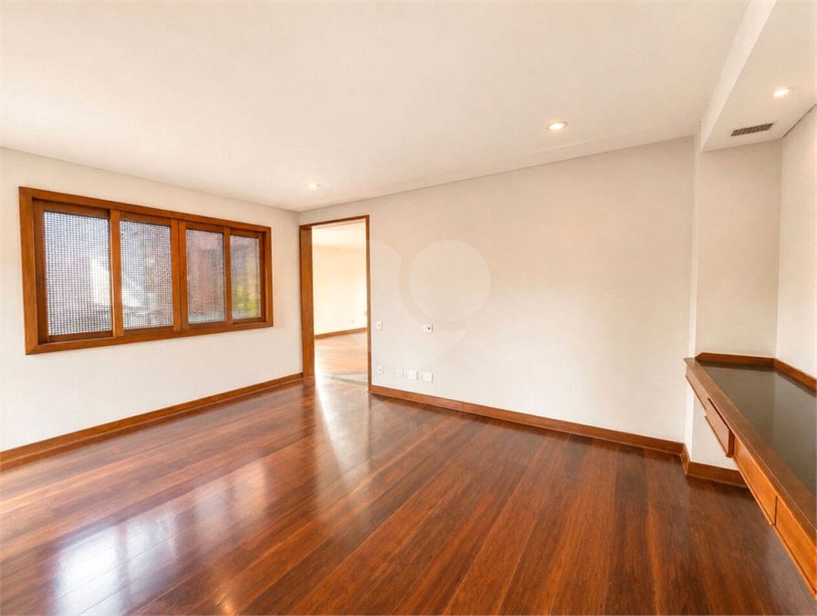 Apartamento à venda com 3 suítes em Moema, São Paulo, SP