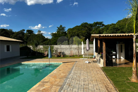 Chácara à venda com 6 quartos, sendo 1 suíte, em Jardim Estância Brasil, Atibaia, SP