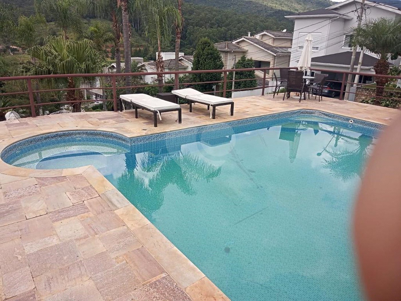 Casa à venda com 4 quartos, sendo 3 suítes, no condomínio Refúgio do Sauá I, Atibaia - SP