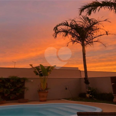Casa à venda com 4 quartos, sendo 3 suítes, no condomínio Residencial Terra Nobre, Indaiatuba - SP