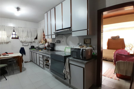 Casa Térrea à venda com 4 quartos, sendo 1 suíte, em Parque Continental, São Paulo, SP