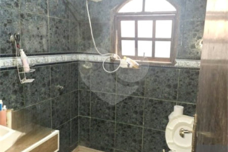 Casa à venda com 5 quartos, sendo 2 suítes, em Parque Maria Helena, Suzano, SP