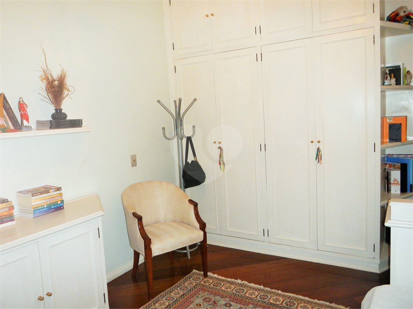 Apto na Vila Mariana c/270m2 - 4 Quartos/3 Suítes/5 Vagas de garagem - metrô Santa Cruz