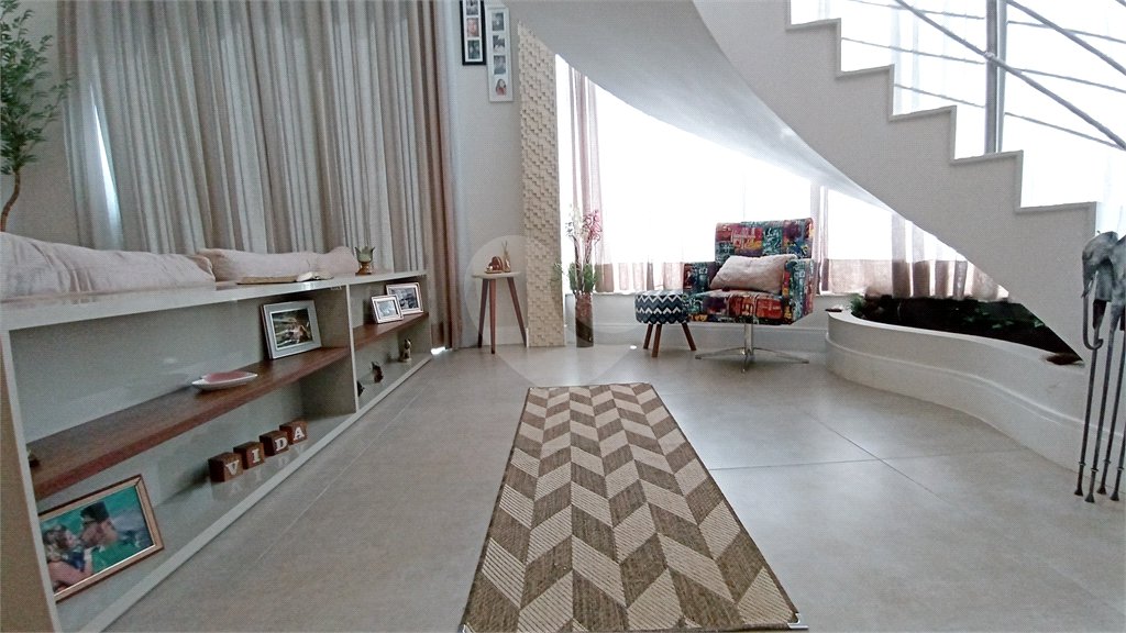 Casa à venda com 3 suítes no condomínio Vila do Sol, Valinhos - SP