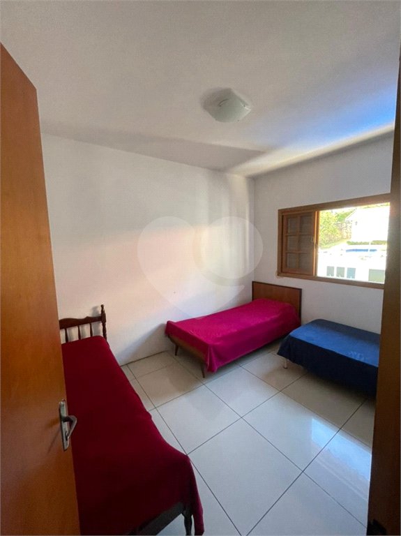 Casa à venda com 5 quartos, sendo 3 suítes,  no condomínio Flamboyant, Atibaia - SP