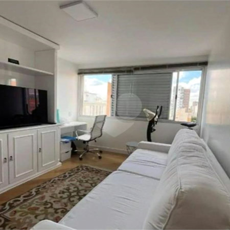 Apartamento à venda com 3 quartos, sendo 1 suíte, em Moema, São Paulo, SP