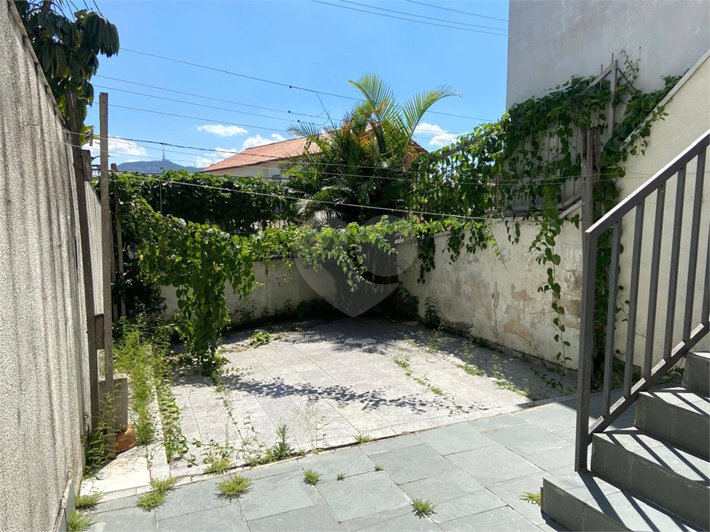 Sobrado à venda com 3 quartos, sendo 1 suíte,  em Parque Maria Domitila, São Paulo, SP