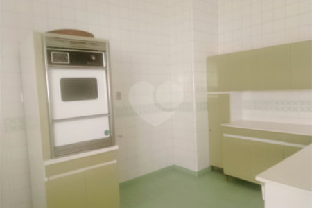 Apartamento à venda com 4 quartos, sendo 1 suíte, em República, São Paulo, SP