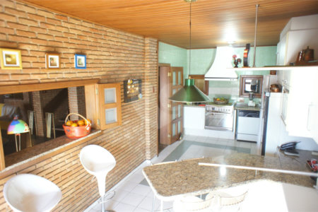 Casa à venda com 4 quartos, sendo 1 suíte,  em Vila Suissa, Mogi das Cruzes, SP