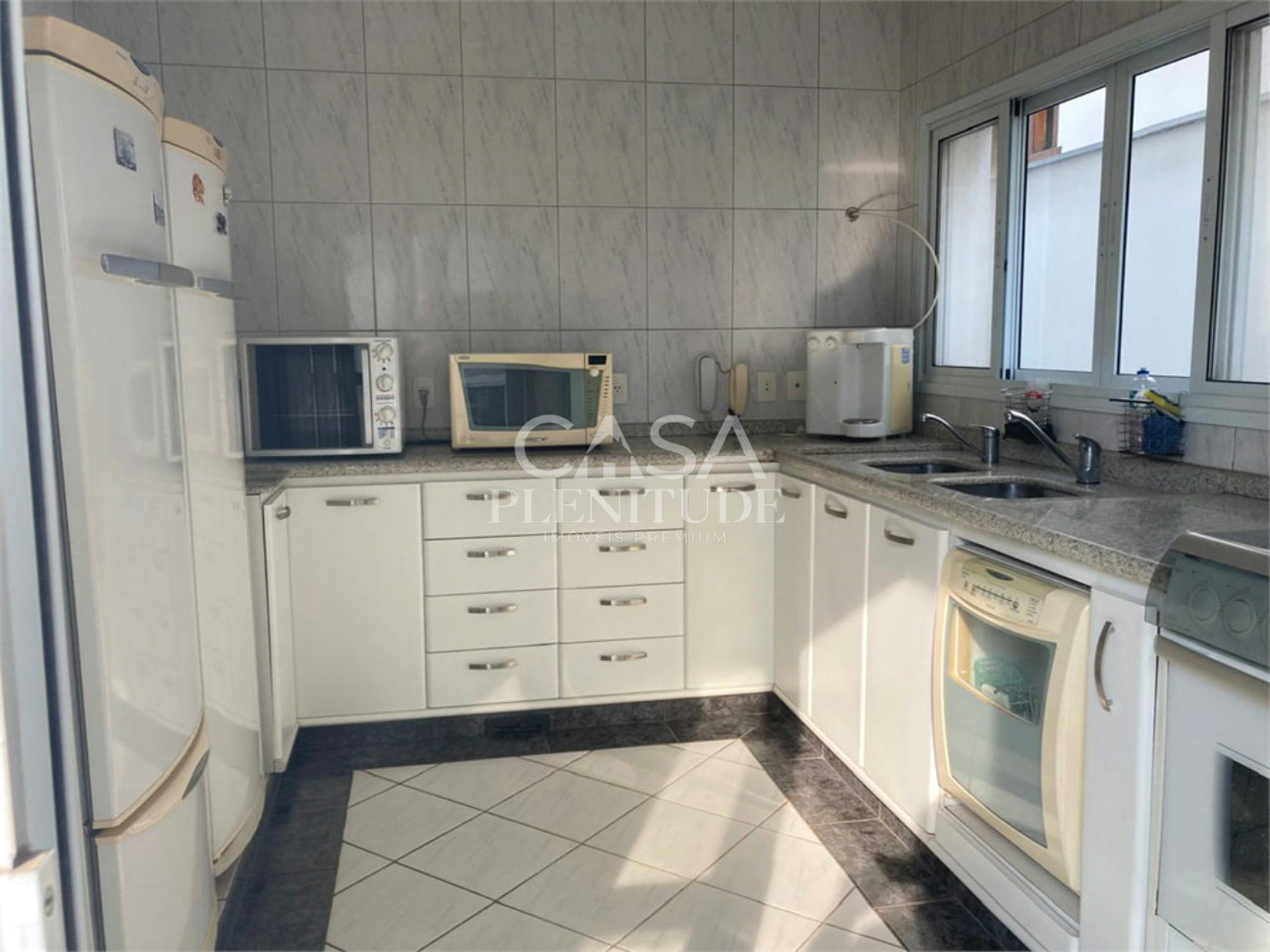 Casa em condomínio à venda com 4 quartos, sendo 3 suítes, em Aparecidinha, Sorocaba, SP