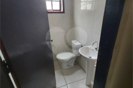 Sobrado à venda com 3 quartos, sendo 1 suíte,  em Vila Bernadotti, Mogi das Cruzes, SP