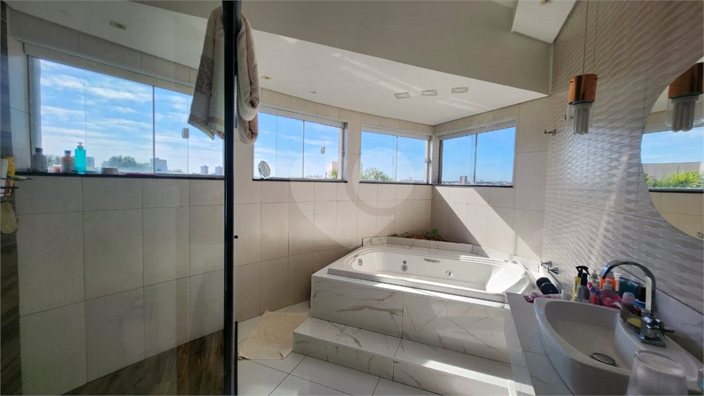 Casa à venda com 3 quartos, sendo 2 suítes, em Residencial Village Damha, Araraquara, SP