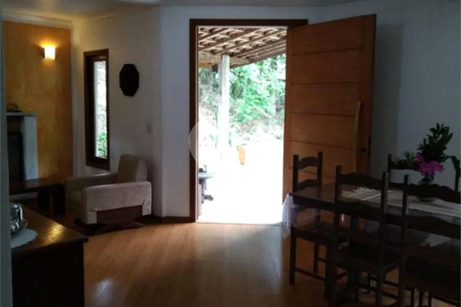 Casa à venda com 4 quartos, sendo 2 suítes,  no condomínio Parque Imperial da Cantareira, Mairiporã - SP