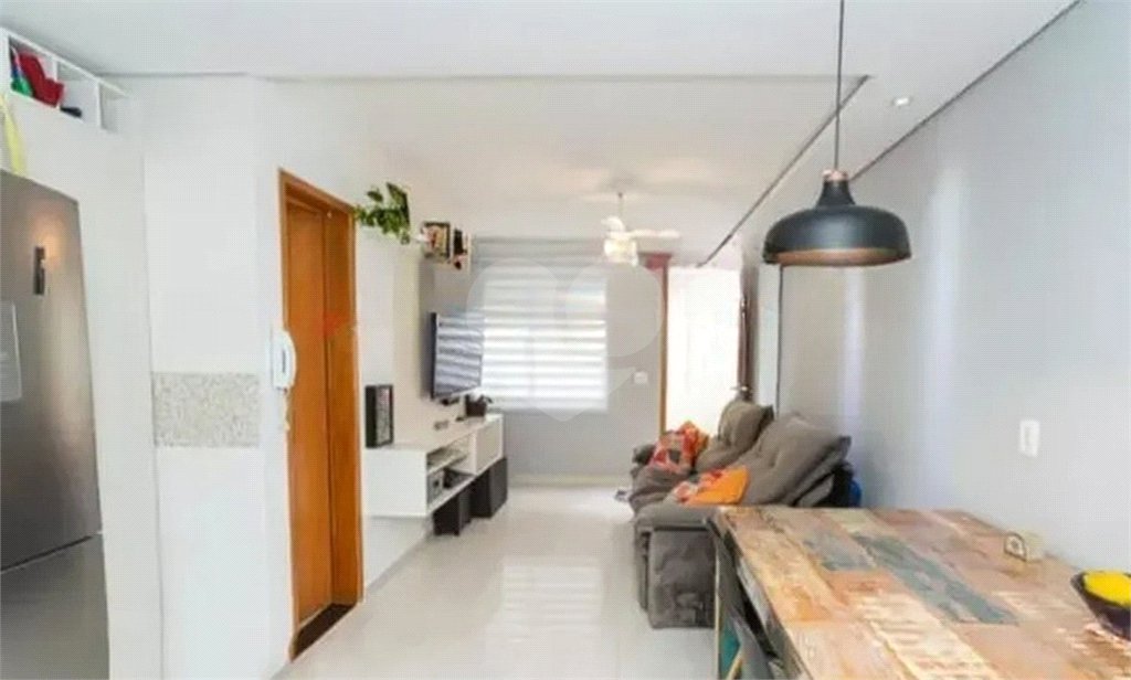Casa à venda com 3 quartos, sendo 2 suítes, no condomínio Residencial Erika, São Paulo - SP