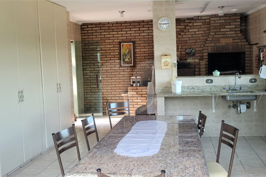 Casa à venda com 5 quartos, sendo 2 suítes, no condomínio Alpes da Cantareira, Mairiporã - SP