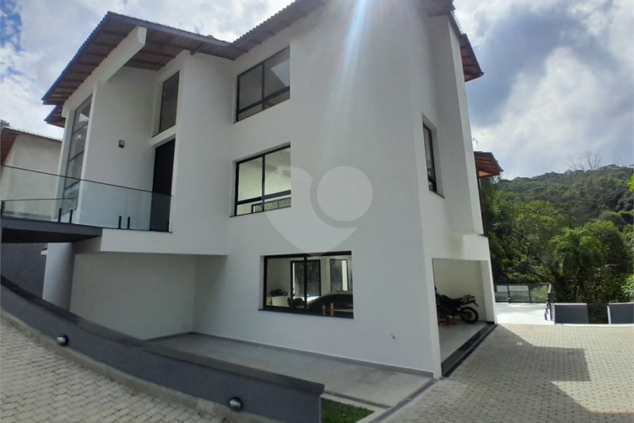 Casa à venda ou para alugar com 3 suítes no condomínio Sausalito, Mairiporã - SP