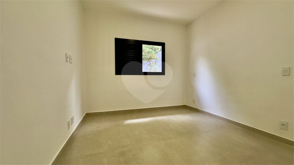 Casa à venda com 3 quartos, sendo 1 suíte, no condomínio Brasil, Atibaia - SP