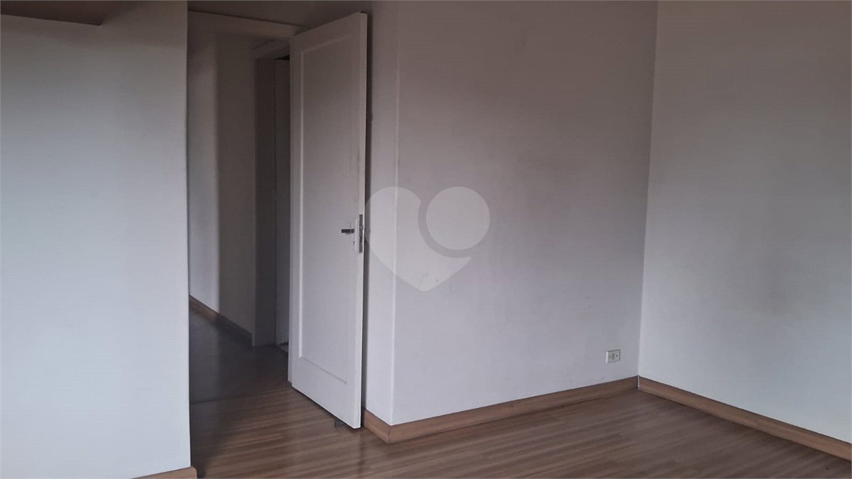 Apartamento à venda com 3 quartos, sendo 1 suíte,  em Cambuci, São Paulo, SP