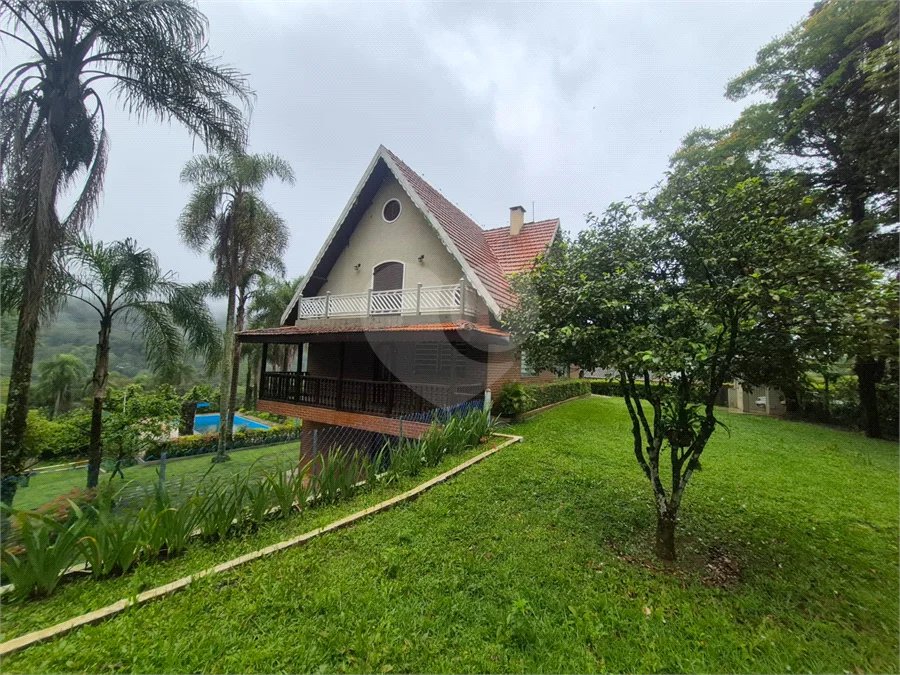 Sobrado à venda ou para alugar com 3 suítes em SERRA DA CANTAREIRA, Mairiporã, SP