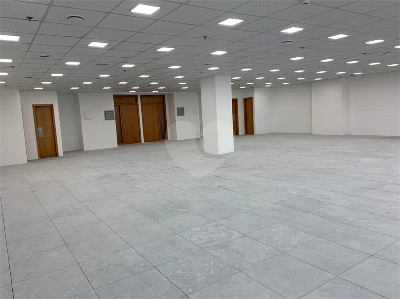Sala à venda em Várzea de Baixo, São Paulo, SP