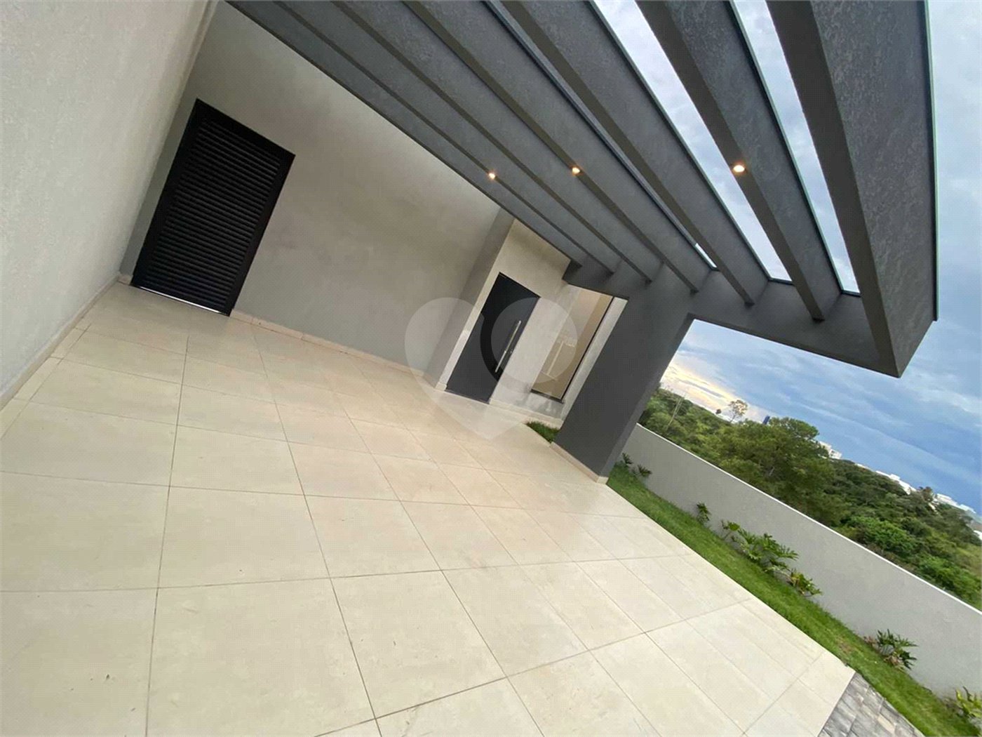 Casa à venda com 3 quartos, sendo 1 suíte,  no condomínio Residencial Helena Maria, Sorocaba - SP