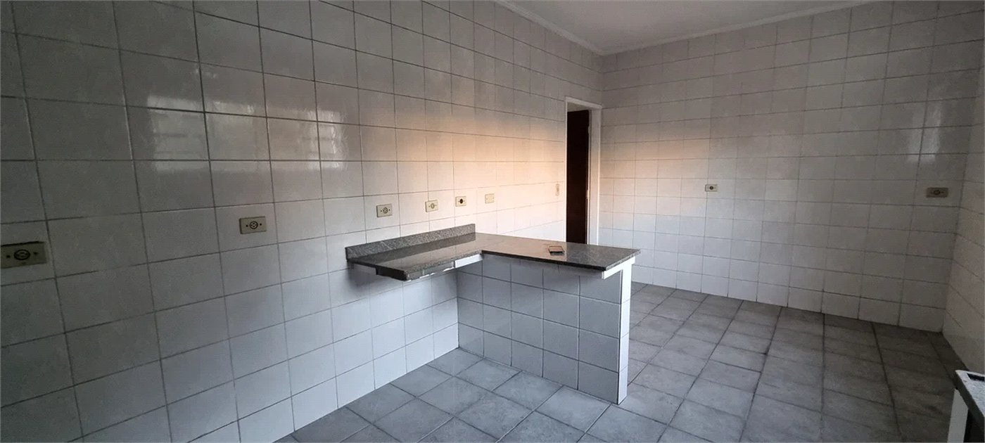 Casa à venda com 3 quartos, sendo 1 suíte, em Jardim Rosa Maria, São Paulo, SP